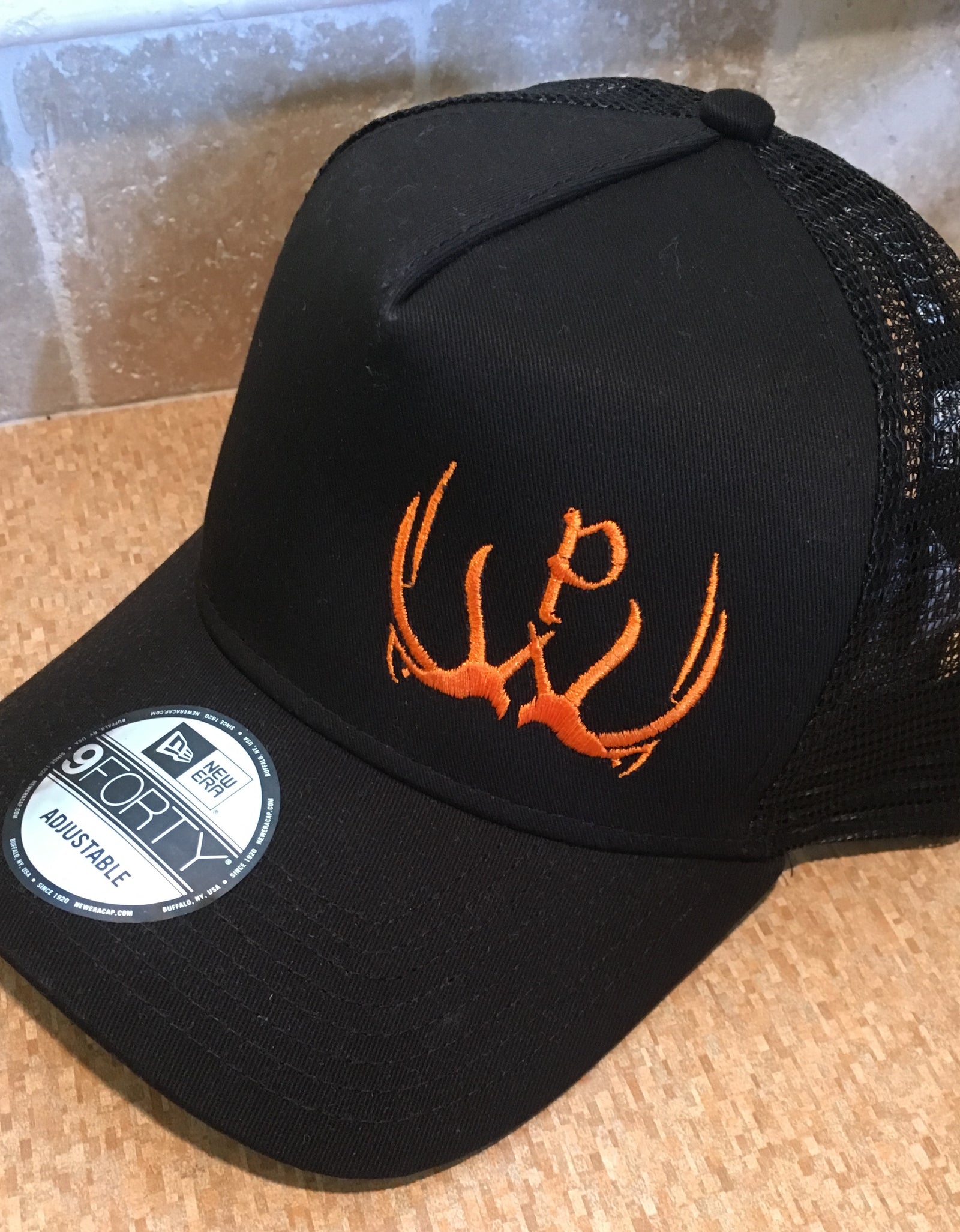 New Era Pursue The Wild Logo Hat - Black/Black & Orange